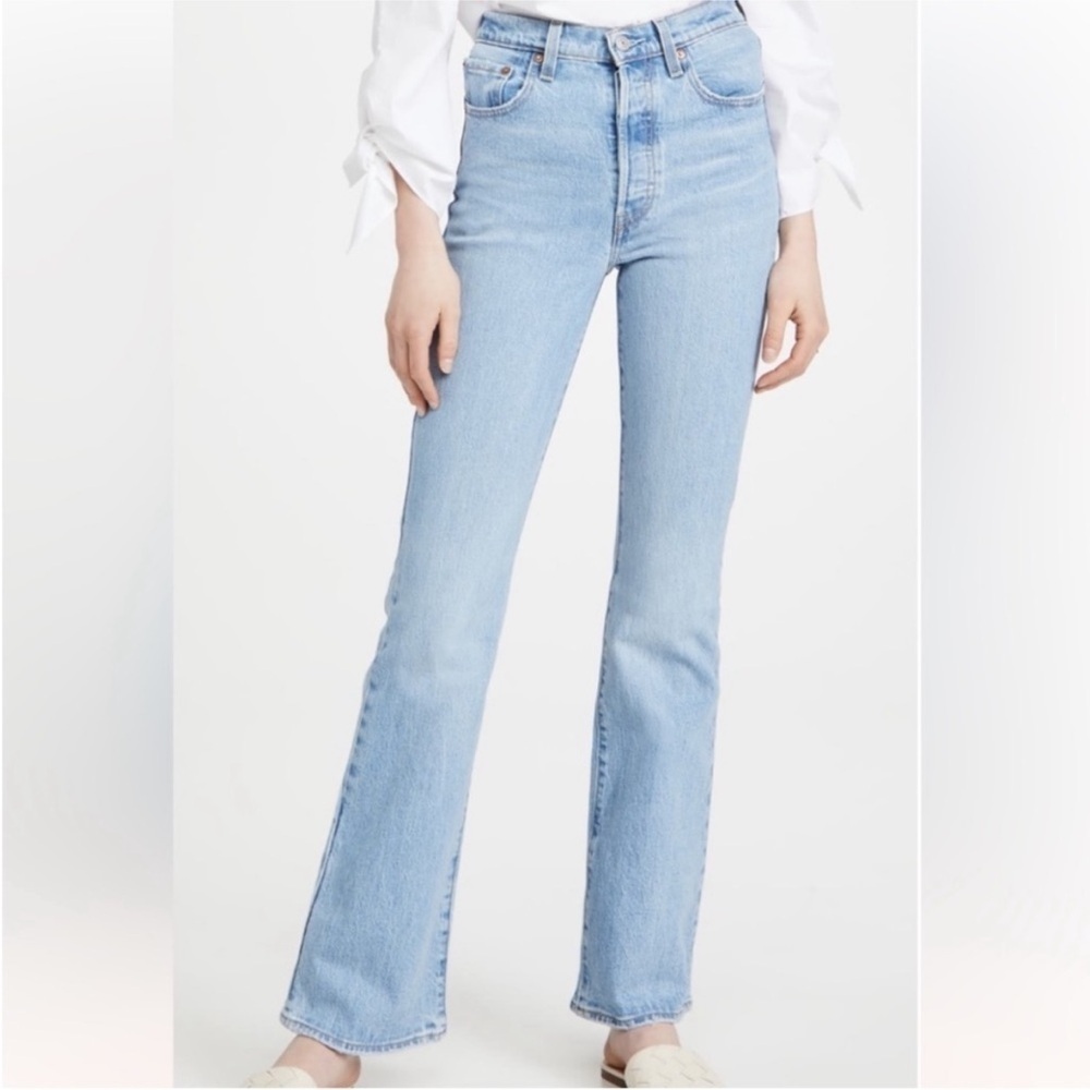 Levi’s Ribcage Boot Jeans Light Wash Size 31